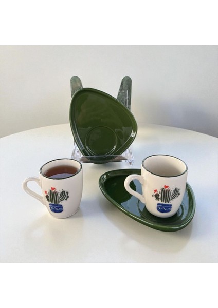 Homeinn Kaktüs Desenli 2’li Seramik Kahve Fincan Takımı – Yeşil Oval Sunum Tabağıyla, Şık ve Dekoratif