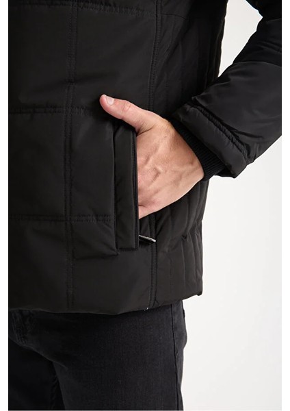 Erkek Siyah Kapüşonsuz Içi Kürklü Mont