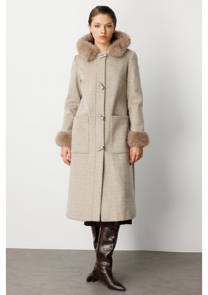 Kadın Yakası ve Kolları Kürklü Kaşe Kaban 6055 Vizon