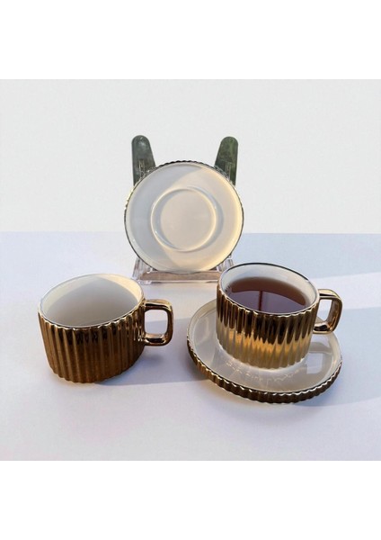 Homeinn Modern Çizgili 2'li Porselen Çay Fincan Takımı – Gold Renk, Sunum Tabağıyla, Şık ve Zarif Tasarım