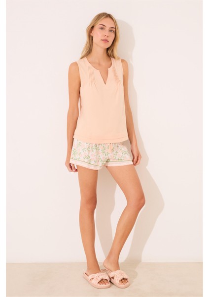 Yaka Detaylı Şortlu Pijama Takımı fiyatları