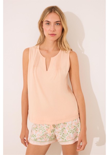 Yaka Detaylı Şortlu Pijama Takımı modelleri