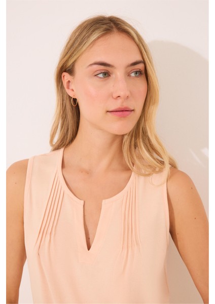 Yaka Detaylı Şortlu Pijama Takımı fırsatları