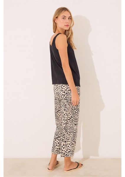 Mickey Mouse Baskılı Askılı Pantolonlu Pijama Takımı indirimleri