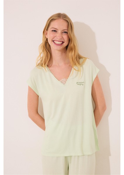 Kısa Kollu Kapri Pantolonlu Pijama Takımı fiyatları