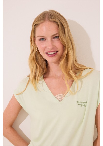 Kısa Kollu Kapri Pantolonlu Pijama Takımı