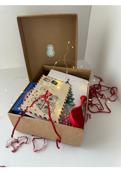 Yılbaşı Çocuk Etkinlik ve Aktivite Kutusu | Yeni Yıl Boyama, Oyun ve Eğlence Seti (Puzzle, Boyama, Yapıştırma ve Kurabiye Süsleme) fiyatları