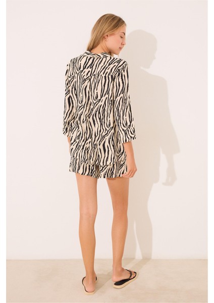 Gömlek Yaka Şortlu Siyah Beyaz Çizgili Pijama Takımı fırsatları