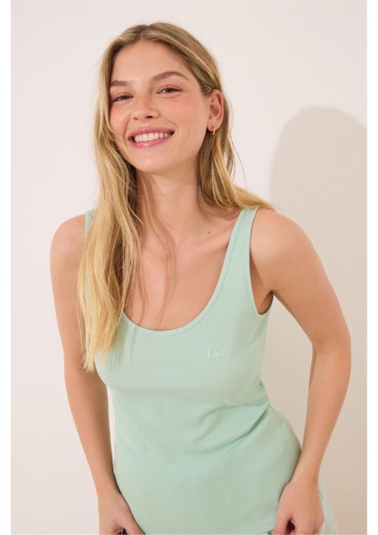 Yeşil U Yaka Şortlu Pijama Takımı fırsatları