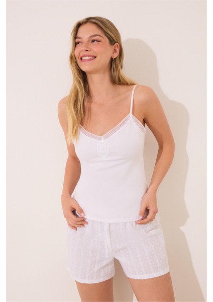 Dantel Detaylı Askılı Şortlu Pijama Takımı