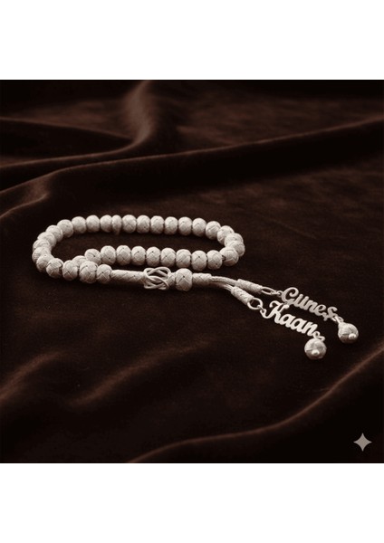 El Işçiliği Tekerlek Kesim Gümüş Renk Isim Yazılı 1000 Ayar Gümüş Kazaz Tesbih fiyatları