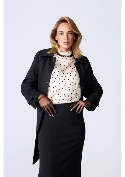 Puanlı Viskon Saten Bluz - Ekru