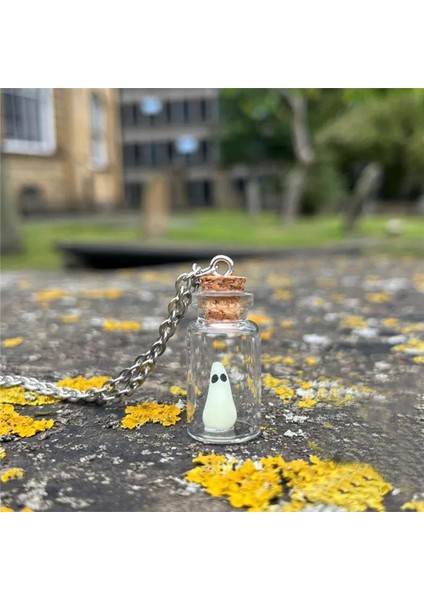 Karanlıkta Parıldayan Bir Hayalet Kolye - Sevimli Cadılar Bayramı Mücevherleri Benimseyin. Evcil Hayalet (Yurt Dışından) fırsatları