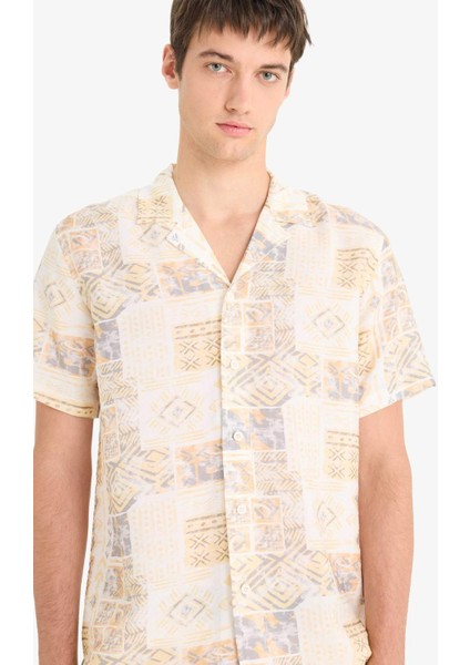Regular Fit Apaş Yaka Desenli Kısa Kollu Gömlek