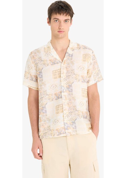 Regular Fit Apaş Yaka Desenli Kısa Kollu Gömlek