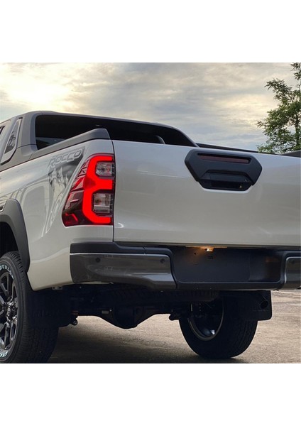 Toyota Hılux Revo Rocco 2021 2022 Bagaj Fren Işık Kapağı Trim Panel (Yurt Dışından) fırsatları