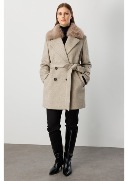 Yakası Kürklü Büyük Beden Kaban 6333-26K fırsatları