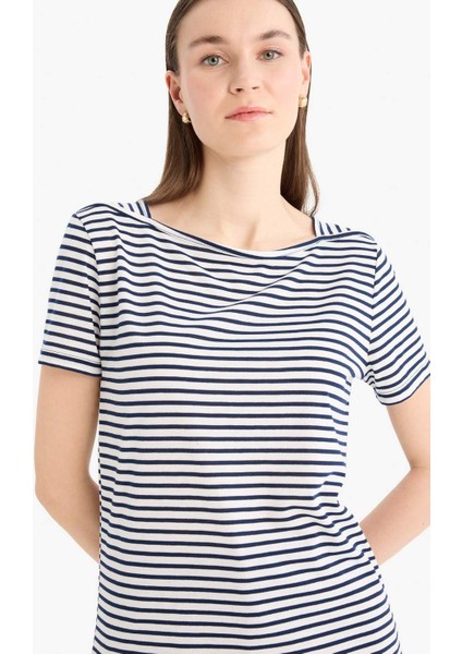 Regular Fit Kayık Yaka Çizgili Kısa Kollu Tişört