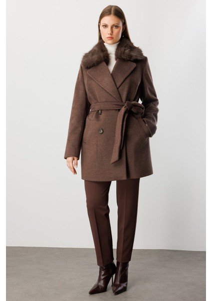 Yakası Kürklü Büyük Beden Kaban 6333-26K