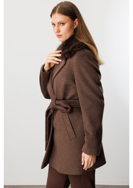 Yakası Kürklü Büyük Beden Kaban 6333-26K fırsatları