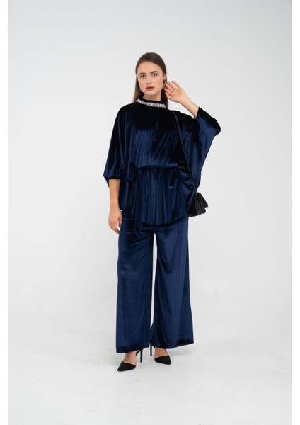 Taş Detaylı Kuşaklı Kadife Takım K8049 fırsatları