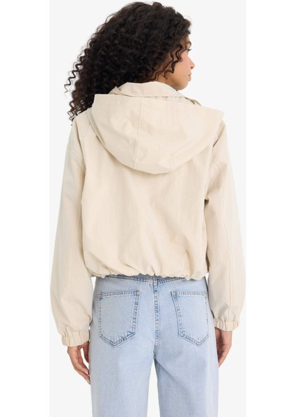 Su Geçirmez Regular Fit Kapüşonlu Fermuarlı Crop Mont