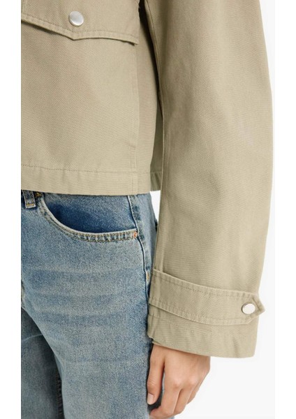 Regular Fit Kontrast Yakalı Fermuarlı Cepli Crop Mont E8598AX25AU