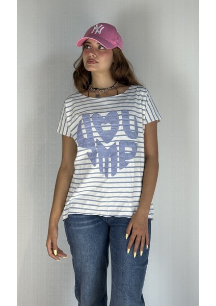 Kadın Geniş Yaka Kabartma Baskı Detaylı Çizgili Oversize Tişört fırsatları