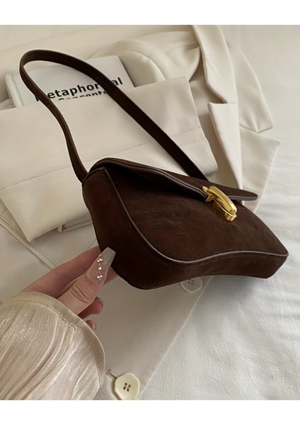 Noria Tek Omuz Askılı Süet Özel Kilit Sistemli Kadın Baget El Kol Omuz Çantası fırsatları