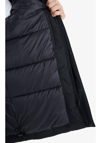 Su İtici Regular Fit Kapüşonlu Fermuarlı İç Cepli Cebi Pelüşlü Mont E9248AX25WN