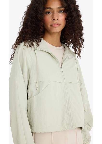 Regular Fit Kapüşonlu Fermuarlı Crop Yağmurluk E8546AX25AU