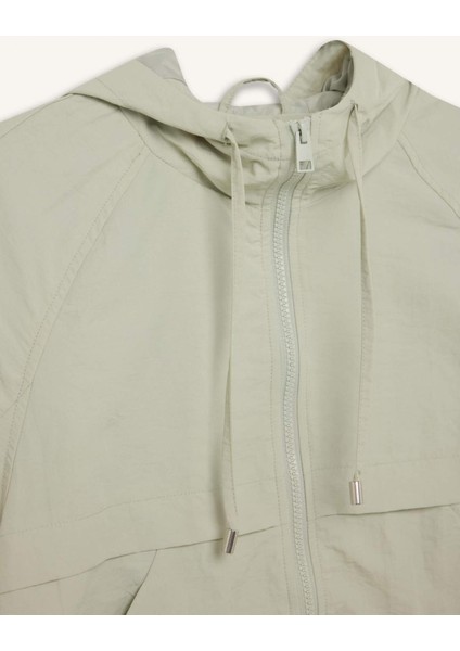 Regular Fit Kapüşonlu Fermuarlı Crop Yağmurluk E8546AX25AU