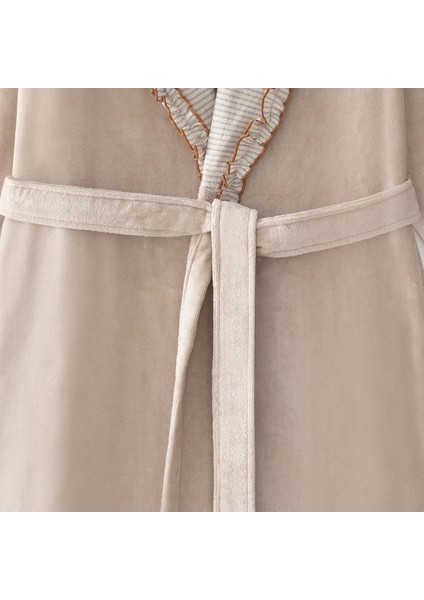 Latifa Kadın Bornoz %100 Organik Pamuk El Nakışlı Fırfırlı Bej modelleri