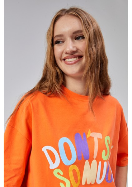 Kadın Bisiklet Yaka Baskılı Kısa Kollu Oversize Tişört indirimleri