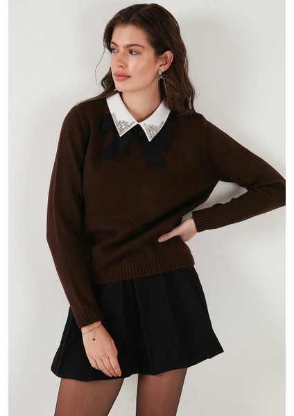 Premium Regular Fit Gömlek Yaka Yumuşak Dokulu Fiyonk Detaylı Taşlı Kazak Bayan Kazak 680KZ00035 modelleri