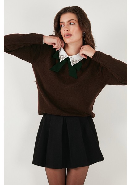 Premium Regular Fit Gömlek Yaka Yumuşak Dokulu Fiyonk Detaylı Taşlı Kazak Bayan Kazak 680KZ00035 indirimleri