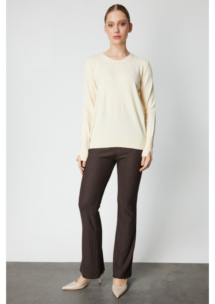 Kadın Yakası Inci Detaylı Triko Kazak 65379 Krem modelleri