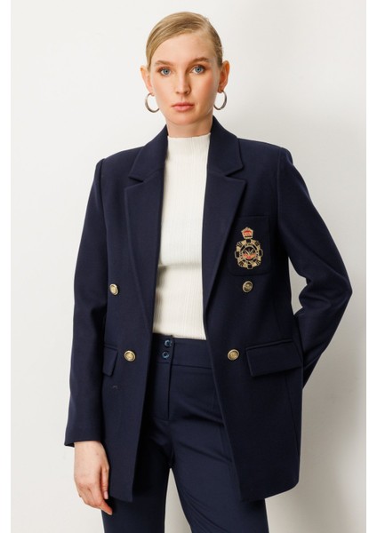 Kadın Önü Armalı Kapak Cepli Kaşe Ceket 5071 Lacivert