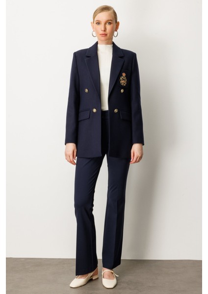 Kadın Önü Armalı Kapak Cepli Kaşe Ceket 5071 Lacivert modelleri