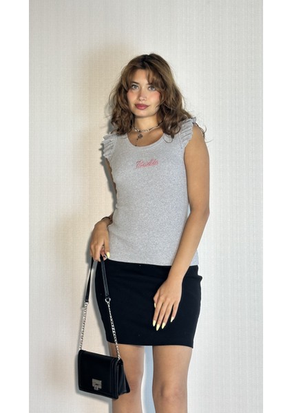 Kadın Bisiklet Yaka Barbie Baskılı Kolu Fırfırlı Bluz Tişört