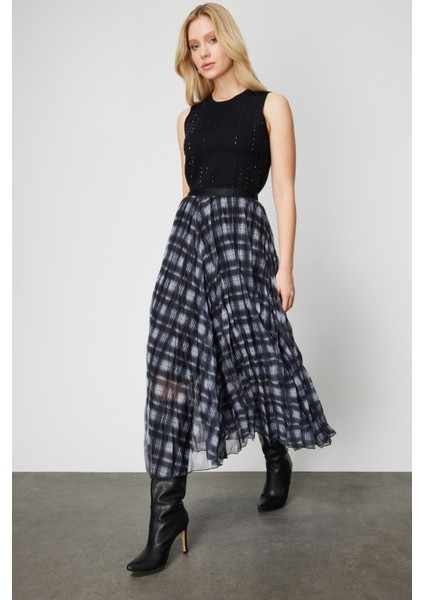 Kadın Ekoseli Pileli Maxi Boy Etek 60214 Siyah modelleri