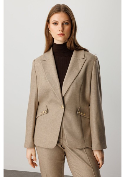 Kadın Büyük Beden Omzu Vatkalı Süs Düğmeli Ceket 5533 Camel