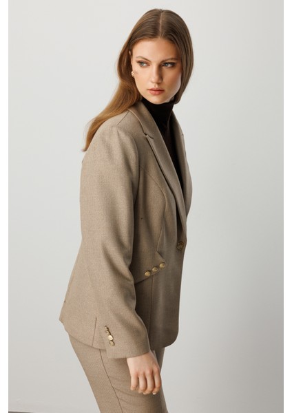 Kadın Büyük Beden Omzu Vatkalı Süs Düğmeli Ceket 5533 Camel fiyatları