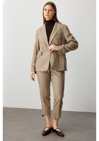 Kadın Büyük Beden Omzu Vatkalı Süs Düğmeli Ceket 5533 Camel modelleri