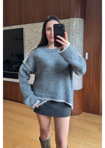 Asimetrik Kesim Çizgi Detay Triko Kazak- Gri modelleri