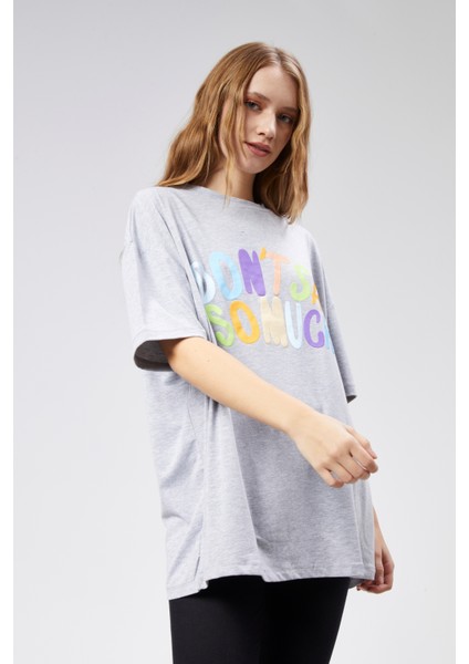 Kadın Bisiklet Yaka Baskılı Kısa Kollu Oversize Tişört fiyatları