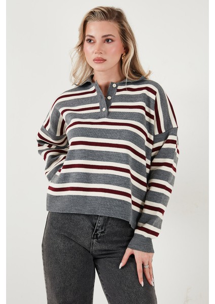 Çizgili Oversize Fit Düğmeli Polo Yaka Kazak Bayan Polo Yaka Kazak 4615259 indirimleri