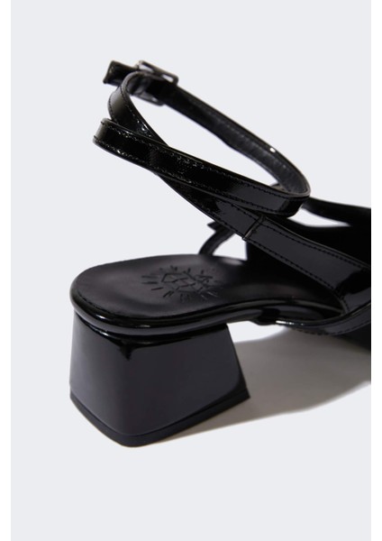 Kadın Tek Bantlı Yüksek Taban Suni Deri Sandalet