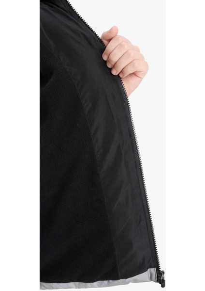 Erkek Çocuk Su Geçirmez Kapüşonlu Polar Astarlı Mont E9348A825WN