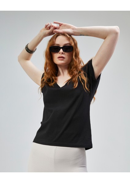 Kadın V Yaka Kısa Kol Düz Basic Tişört